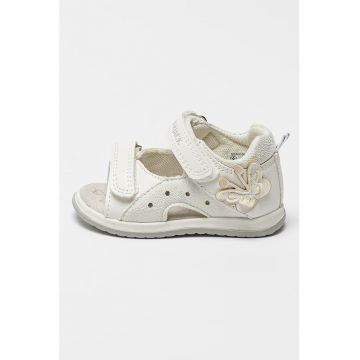 Sandale cu inchidere velcro si detalii fluture Pinky
