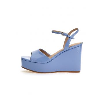 Sandale wedge cu aspect lacuit