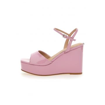 Sandale wedge cu aspect lacuit