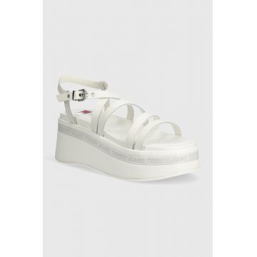 Tommy Jeans sandale de piele TJW STRAPPY WEDGE SANDAL culoarea alb, EN0EN02516