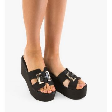 Saboti dama Hilda Negri