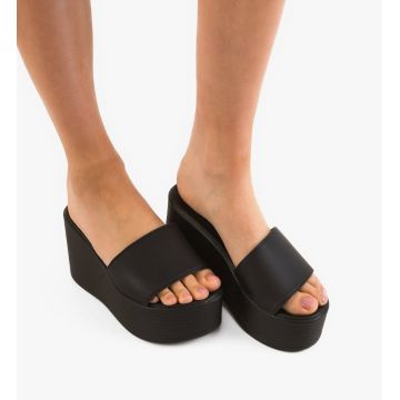 Saboti dama Miela Negri