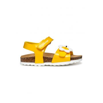 Sandale cu aspect lacuit si velcro