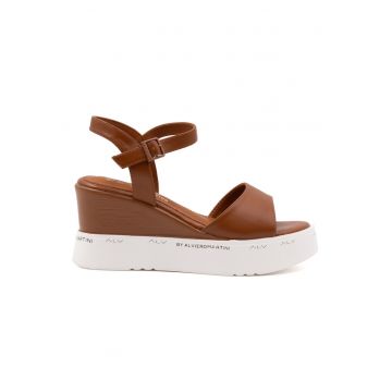 Sandale wedge din piele ecologica cu catarama - Caramel