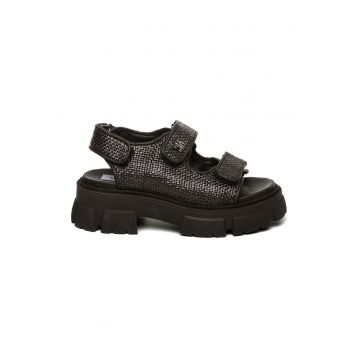Sandale cu aspect masiv si inchidere velcro