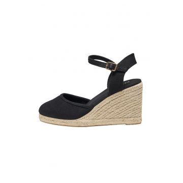 Sandale wedge cu catarama si model uni