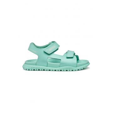 Sandale cu velcro si logo discret