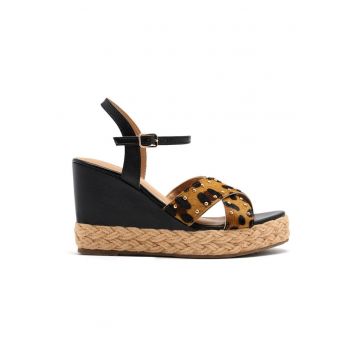 Sandale din piele cu par scurt si talpa wedge - Maro inchis/Maro nisip