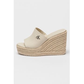Sandale cu talpa wedge si monograma metalica