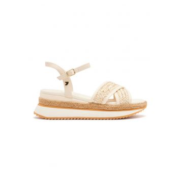 Sandale cu talpa wedge si catarama - Bej deschis