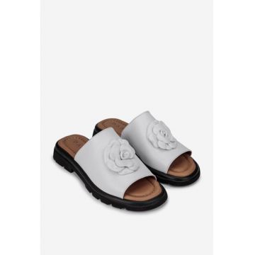 Sandale tip papuc dama din piele naturala alba cu floare
