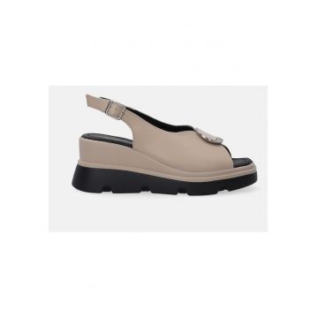 Sandale wedge cu catarama