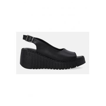 Sandale wedge de piele cu catarama