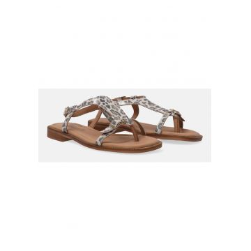 Sandale cu bareta separatoare si model cu animal print