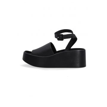 Sandale de piele cu talpa wedge si bareta pe glezna