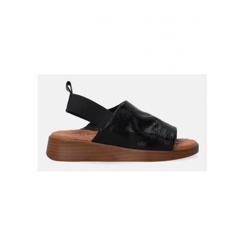 Sandale din piele - cu aspect texturat