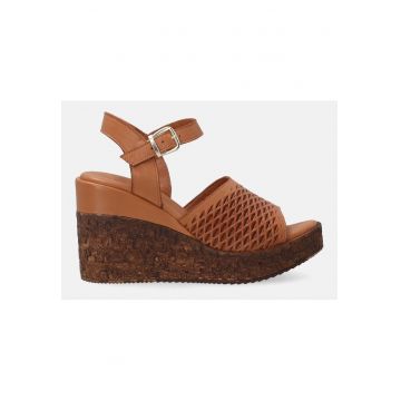 Sandale wedge de piele cu aspect ajurat si catarama