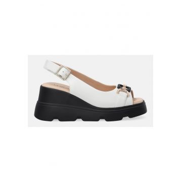 Sandale wedge din piele -