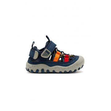 Sandale cu inchidere velcro si insertii din material textil