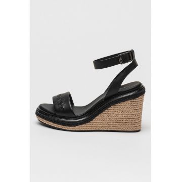 Sandale din piele cu talpa wedge si catarama Sandale din piele cu talpa wedge si catarama