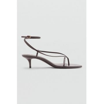Sandale cu bareta subtire si toc