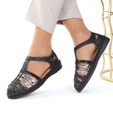 Sandale negre inchise in fata Gaya