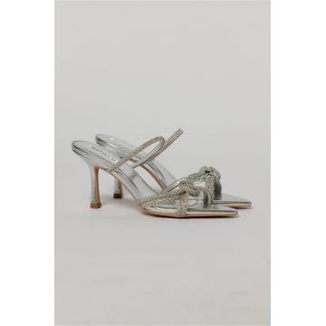 Sandale elegante argintii cu varf ascutit si barete cu strasuri