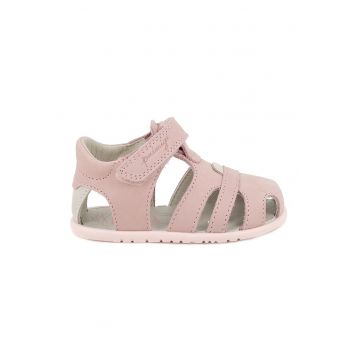 Sandale cu inchidere velcro si talpa plata - Roz pastel