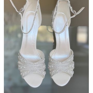 Sandale cu toc Petyr Albe