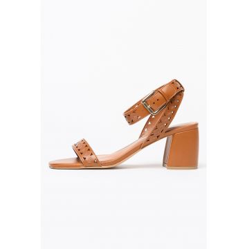 Sandale cu perforatii si model logo - Caramel