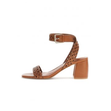 Sandale cu perforatii si model logo - Caramel