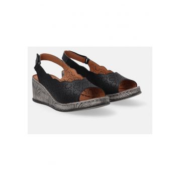 Sandale cu talpa wedge si perforatii