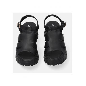 Sandale din piele naturala cu talpa demi-wedge.