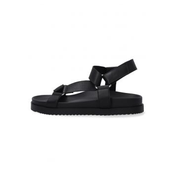Sandale din piele cu inchidere cu velcro si platforma
