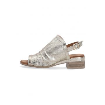 Sandale din piele cu perforatii discrete