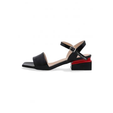 Sandale elegante din piele lacuita cu varf patrat