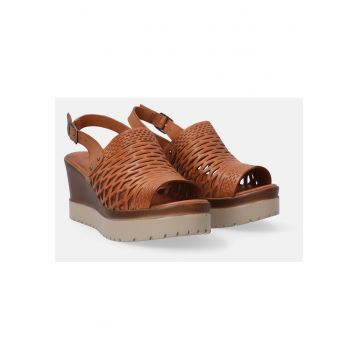 Sandale cu talpa wedge din piele si catarama