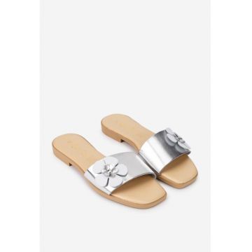Sandale dama argintii din piele naturala cu floare model tip papuc