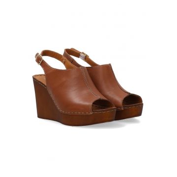 Sandale din piele cu talpa wedge si catarama