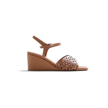 Sandale wedge de piele cu perforatii si nituri - Maro camel