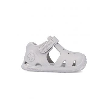 Sandale cu decupaje si velcro - Gri deschis