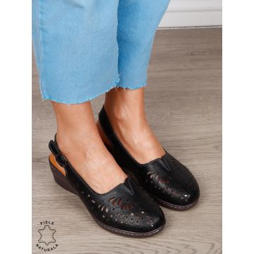 Sandale Damă din Piele Naturală cu Design Floral și Bareta Reglabilă CRL1265 NEGRU