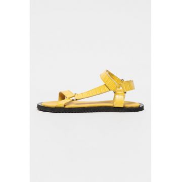 Sandale de piele cu model piele de reptila - Galben sofran
