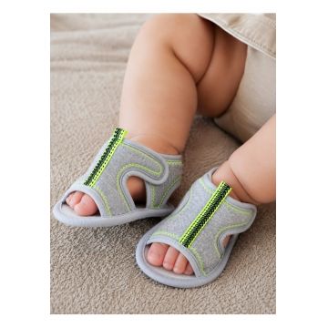 Sandale bebe gri deschis tip sport cu verde neon - usoare si flexibile vara