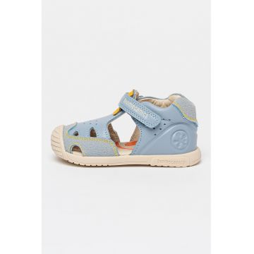 Sandale cu inchidere velcro si insertii din piele - Albastru pastel