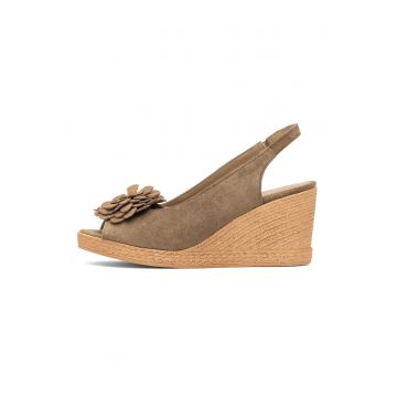 Sandale din piele cu bareta slingback talpa wedge si aplicatie florala Gwen - Bej inchis