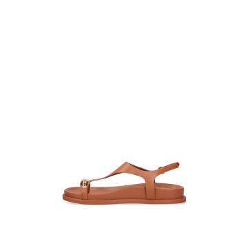 Sandale de piele cu bareta pe deget Silvana Chic - Maro