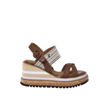 Sandale wedge ce detalii de piele - Maro