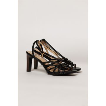 Sandale negre elegante cu barete subtiri impletite