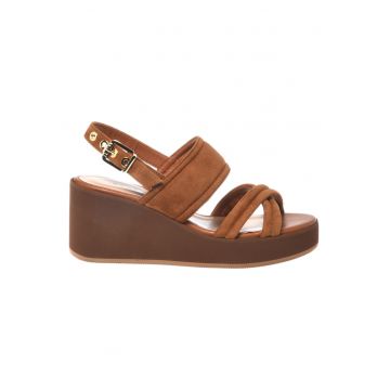 Sandale wedge din piele intoarsa - Maro